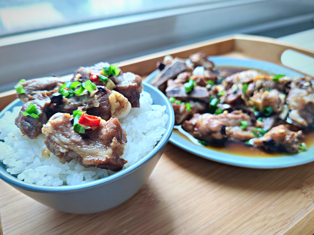 飯用的是月光米，煮飯時用了熱水做表面殺青，口感一流！